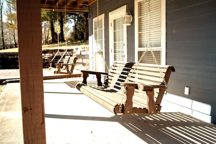 Waterfront 6br W/ Expansive Porch & Fire Pit - Eureka Springs, AR