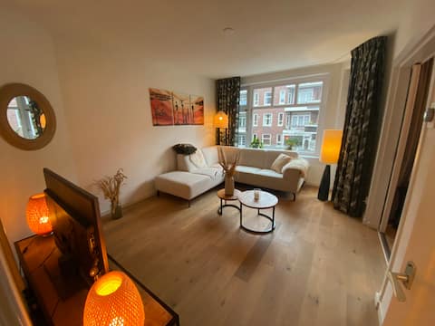 Popular Airbnb listing: Spacious apartment in Amsterdam in Bosleeuw