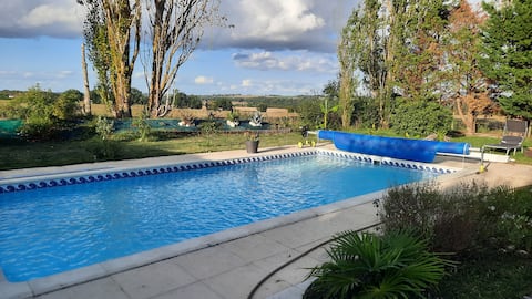 Single-story house, private pool not overlooked
