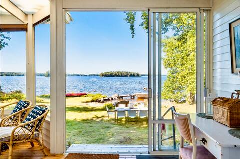 Lakefront cottage with private beach