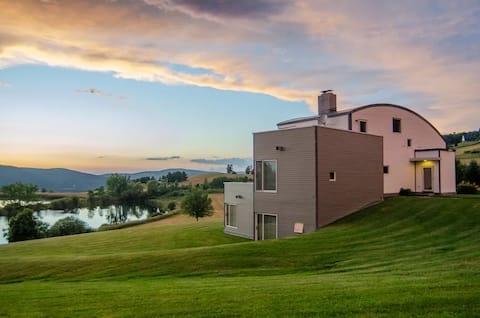 Modern Lux Estate+Guesthouse, minutes to skiing