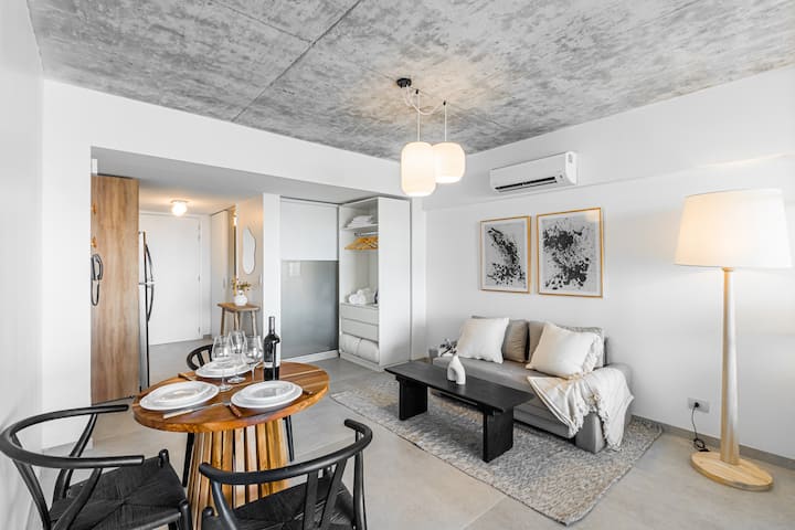 Studio mobiliado no Retiro com varanda e vista para o porto