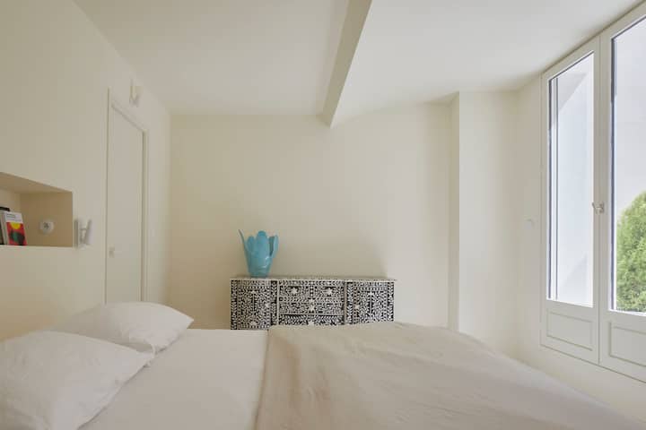 Suite principal con vestidor y baño (ducha, bañera, dos lavabos) privada