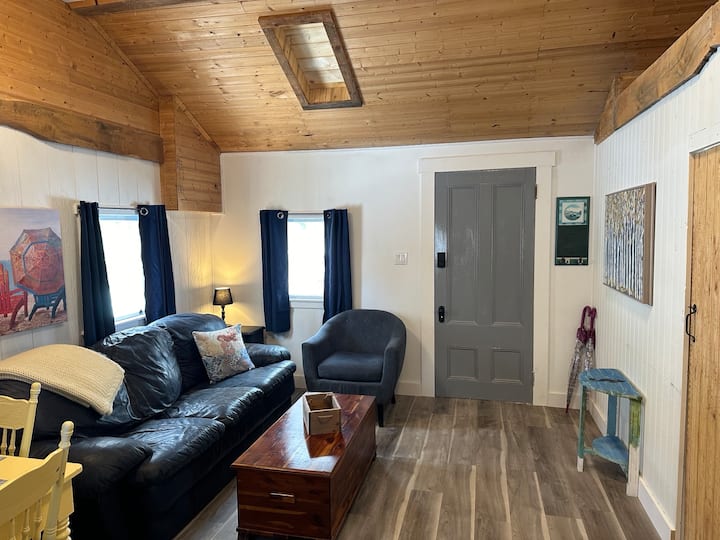 Seaman's Cottage #2 (Pet Friendly!) - Liverpool, NS, Canada