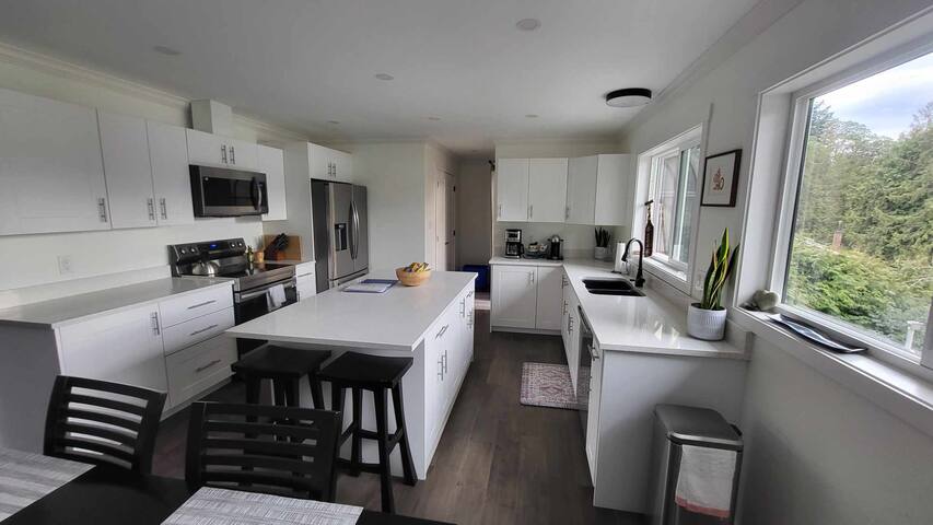 Full sun lake front. Private dock and hot tub gallery image 4