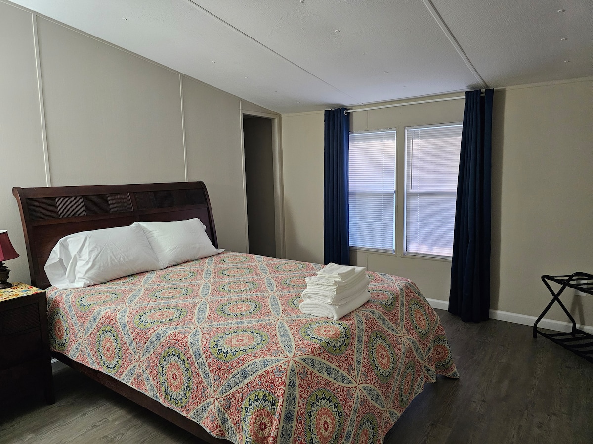 Спалня 2 - двойно легло със супер удобен матрак + дрешник