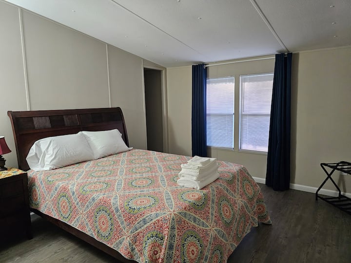 Dormitorio 2 - Cama tamaño queen con un colchón súper cómodo + vestidor