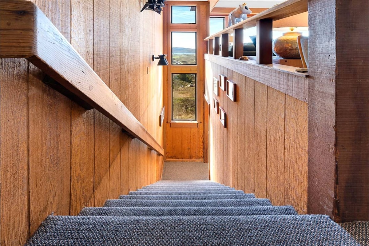 De esta manera a la segunda sala de estar, el dormitorio, el baño y la mesa de billar