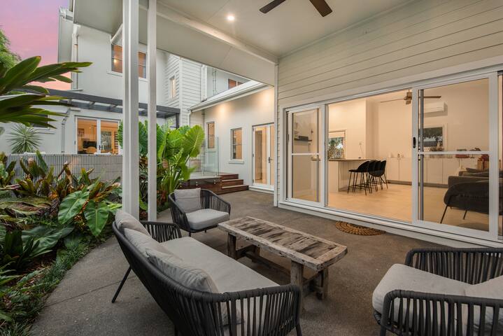 Modern Beach Oasis: Marcoola gallery image 3