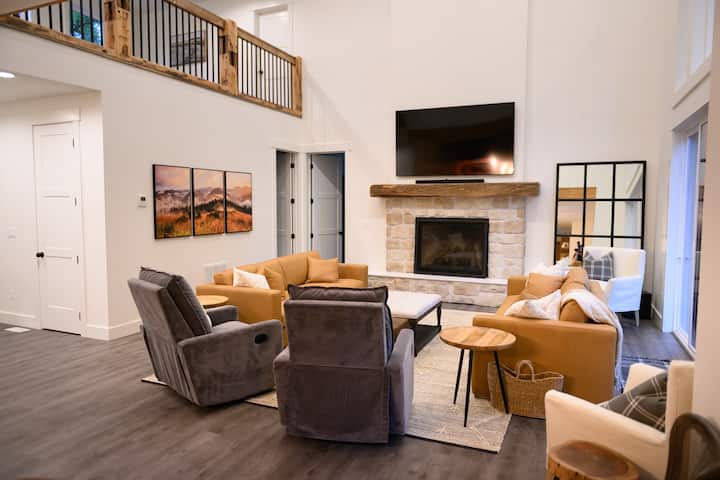Luxury 6br W/ Hot Tub • All King Ensuites - McCall, ID