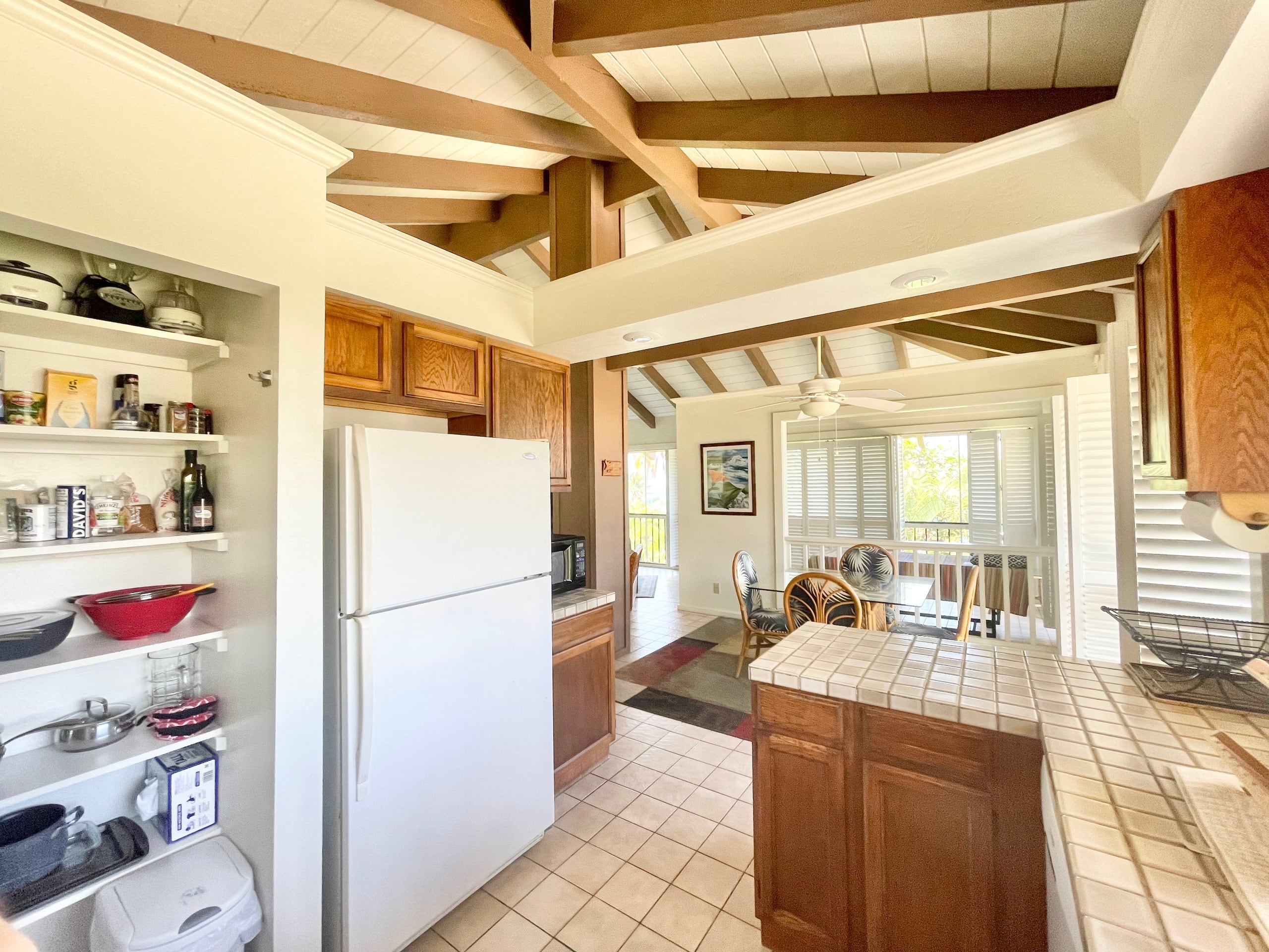 Location! Ocean views king bed walk to magic beach - Image 16