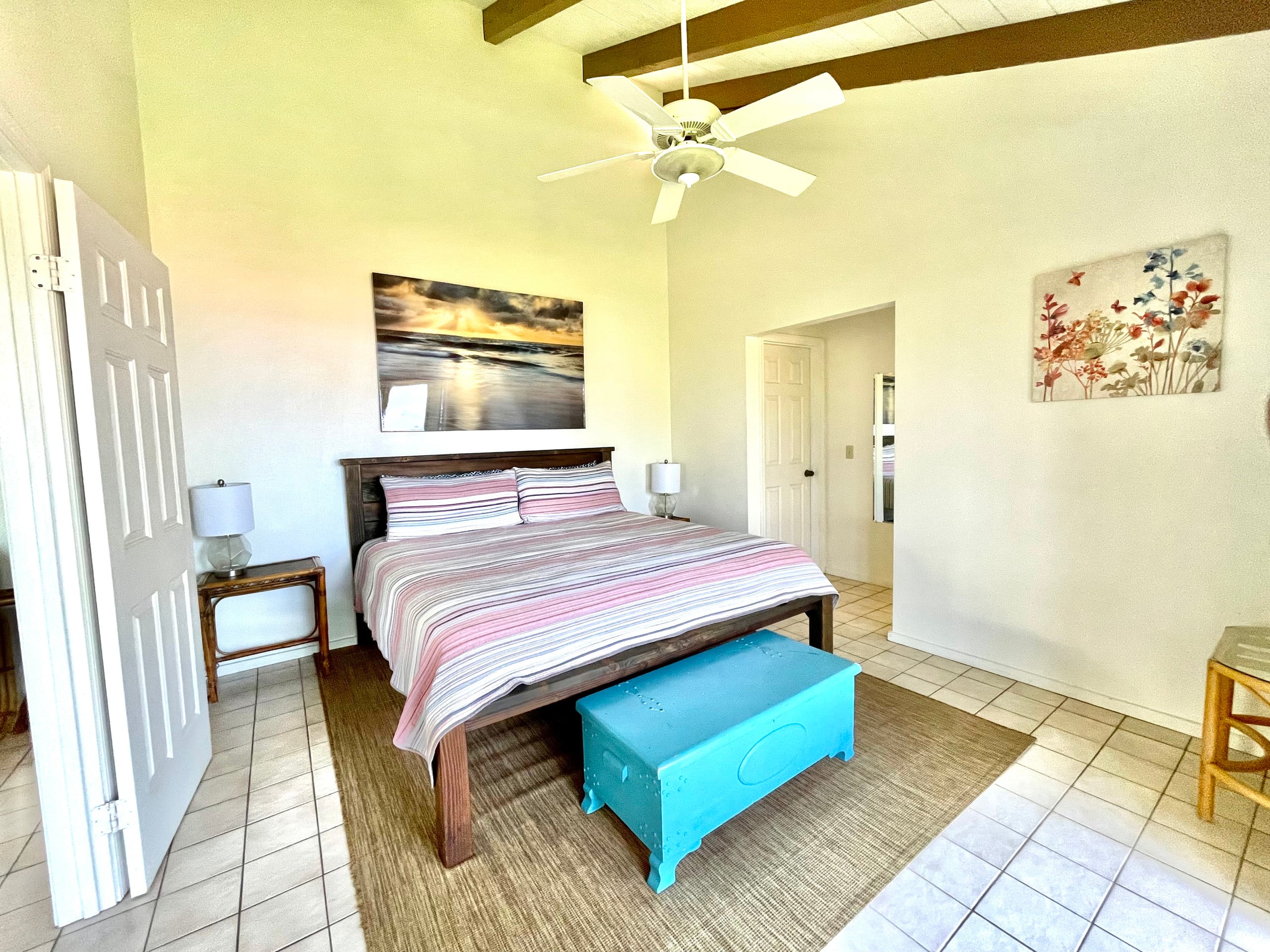 Location! Ocean views king bed walk to magic beach - Image 30