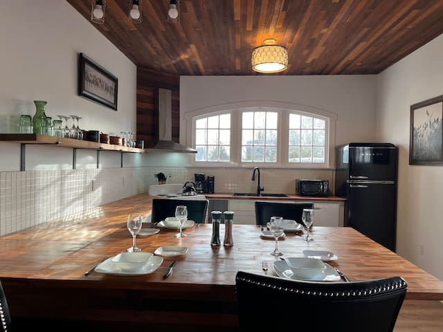 The Carriage House on Montague