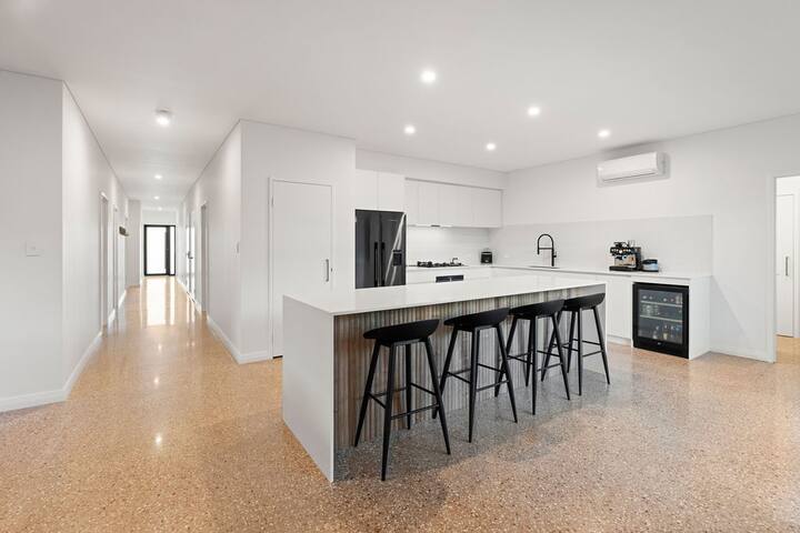 Walking distance to the beach! gallery image 2