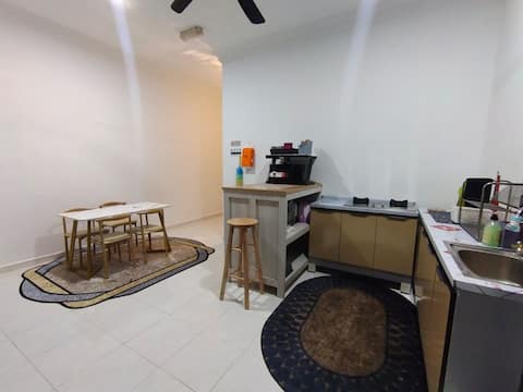 Airis Homestay doorstep to beach