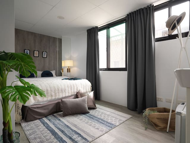 小樹林包層/ MRT西門3分鐘 /5房5衛0廳/11人 gallery image 2