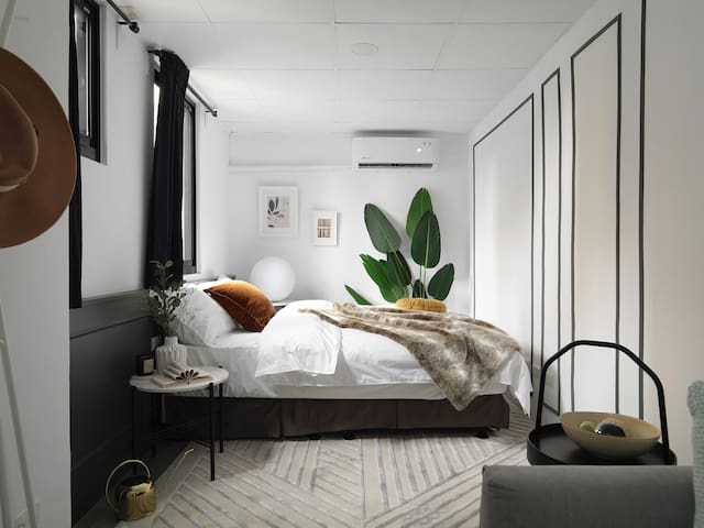 小樹林包層/ MRT西門3分鐘 /5房5衛0廳/11人