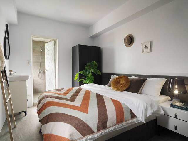 小樹林包層/ MRT西門3分鐘 /5房5衛0廳/11人 gallery image 5