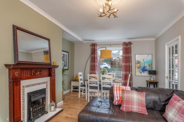 Spacious 3br Home|garden|parking|near Newcastle - 게이츠헤드