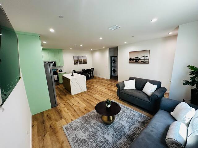 Best New Place 6 bedrooms 4 bathrooms 6 cars prkg gallery image 2