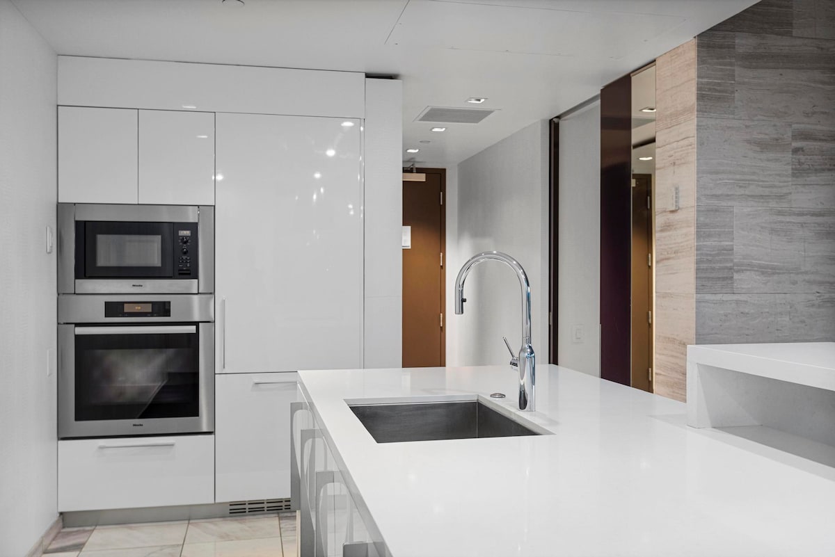 34th Floor Suite | Balcony Access | No Resort Fees