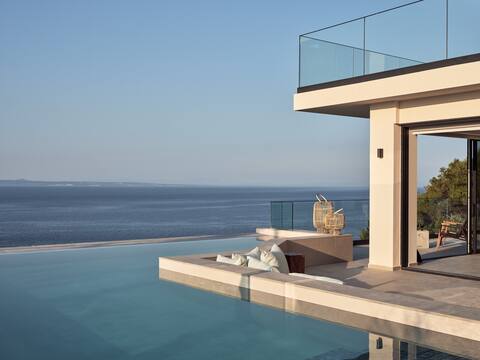 Bardo Villa, 180° of Endless Blue with Heated Pool