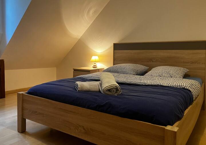 Agotado a su bienestar, le ofrezco una cama generosa.
Te gustan las noches profundas.