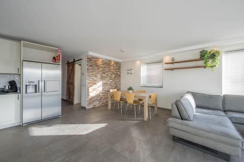 Popular Airbnb listing: Meerzicht 71 - waterside family house 6 people. in Wijk 00 Uitgeest