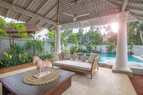 Classic Private Villa with Pool Near Surfing Beach