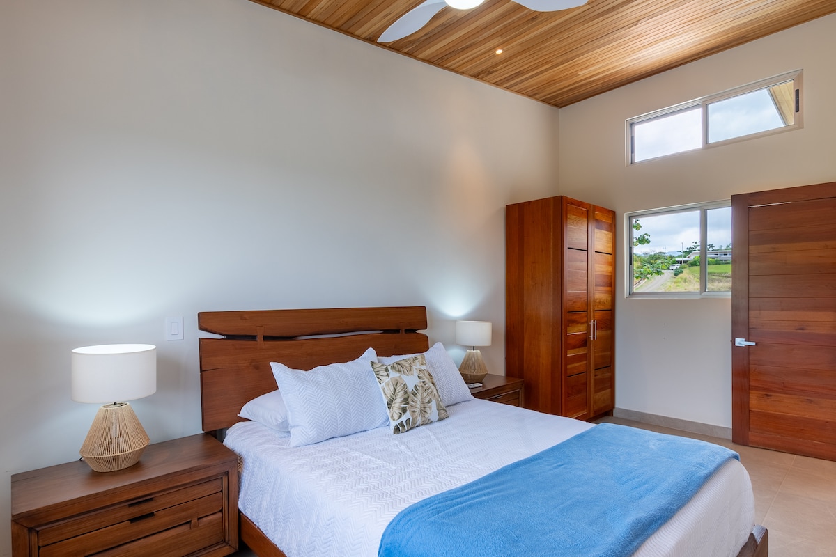 二楼有2间客房。