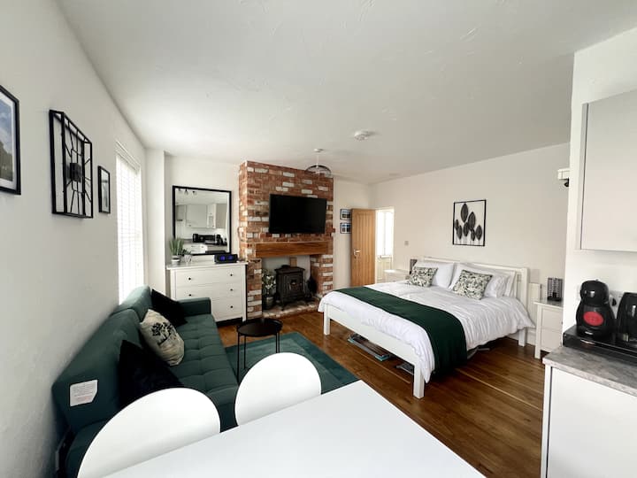 Stylish Studio | Sleeps 3 | Near Loughborough - Loughborough
