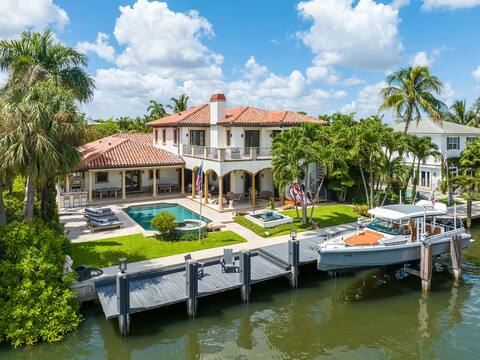 Waterfront Luxurious Oasis