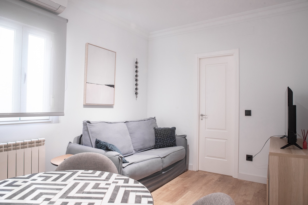 Top performing Airbnb: Charming Apartment next to the Manzanares in Latina