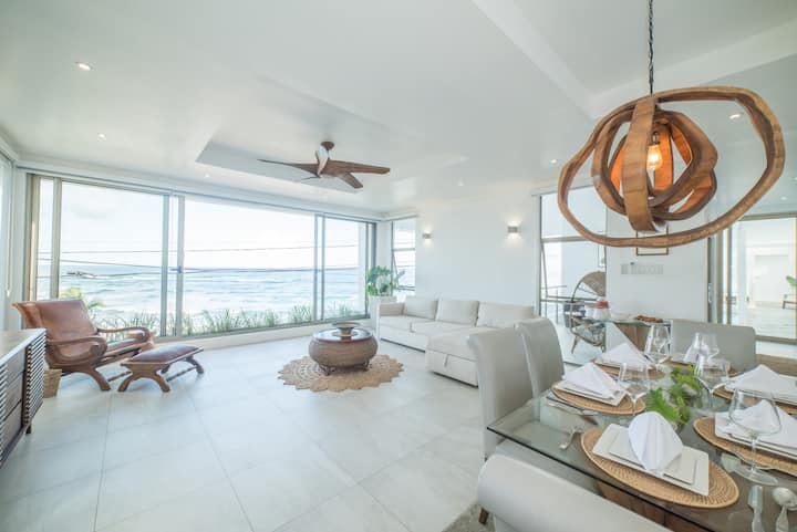 Oceanfront Staffed Home Private Pool& Beach Access - Jamaica
