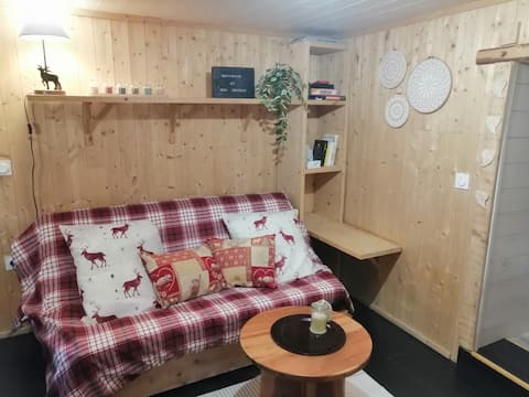 Top Airbnb: Studio with cabin bedroom in the heart of Beaufortain in Villard Sur Doron