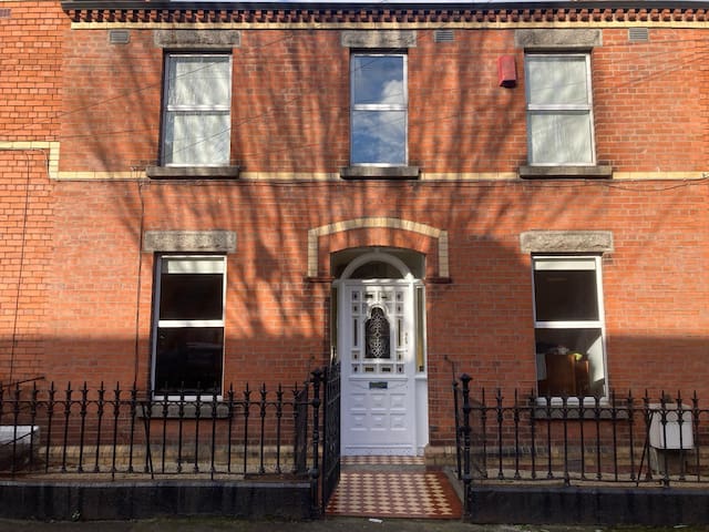 Unrivalled adjacent to city centre location