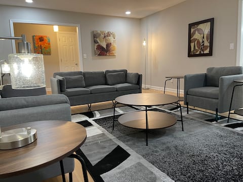 Modern Hammond Hills Holiday