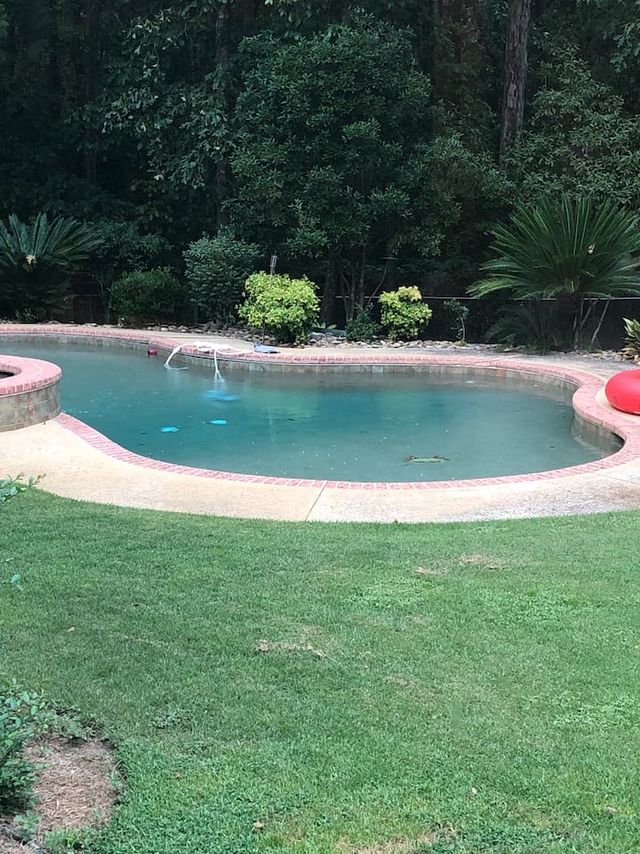 Augusta National Rental
Pool Hot Tub Private Yard - North Augusta, SC