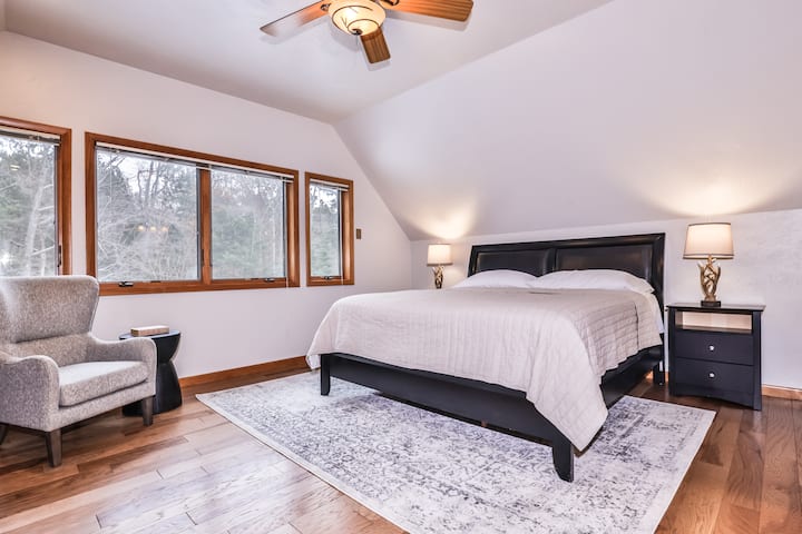 Основно легло тип Кинг на горния етаж