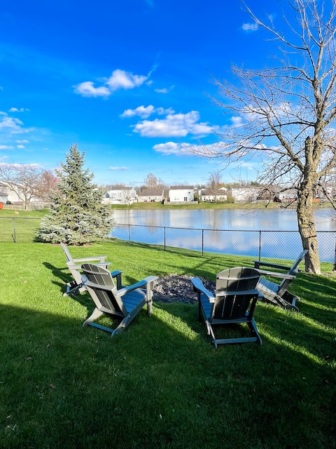 Fire Pit - Water Views - King Beds - Next to Ruoff