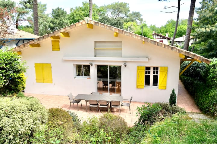 Entire home with 4 bedrooms in Arcachon - Yellow House