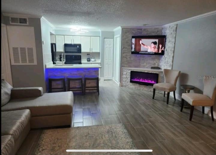 2 Bedroom-2 Bathroom Spacious Condo Near Disney - Kissimmee