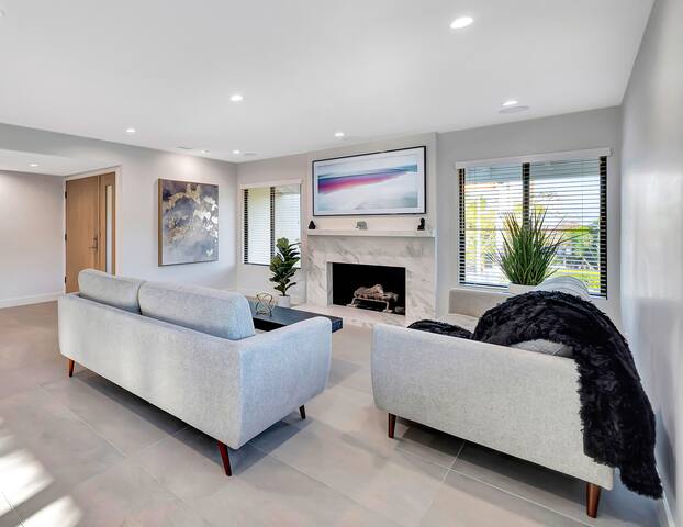 Luxury King Bed W/ Pool, Spa & Spectacular View ! gallery image 2