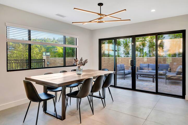 Luxury King Bed W/ Pool, Spa & Spectacular View ! gallery image 3