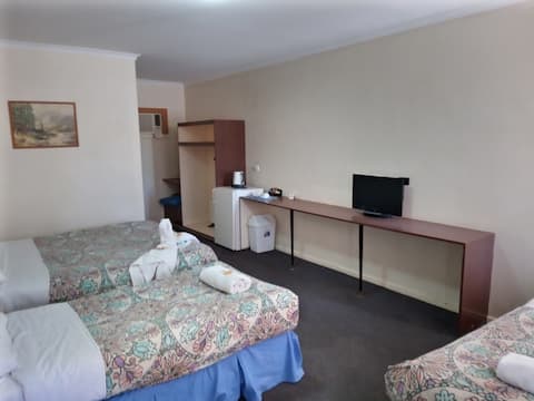 Room 4 | Austral Inn | Quorn