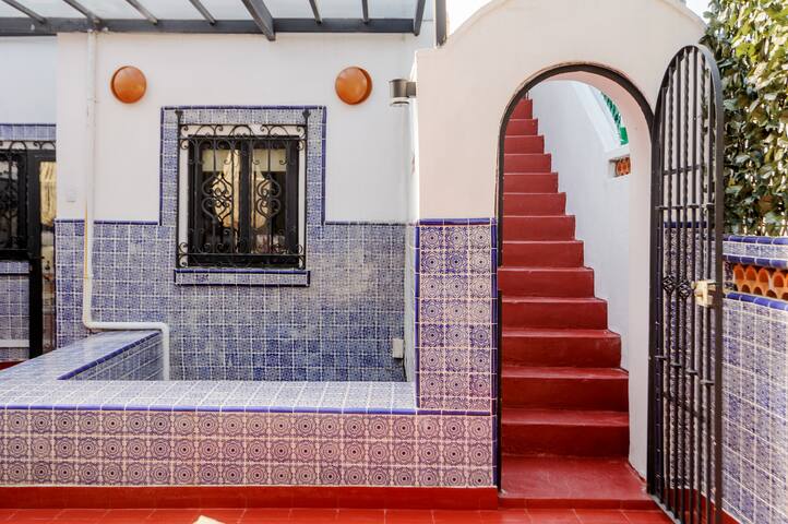 Majestic house two blocks from Parque España gallery image 4