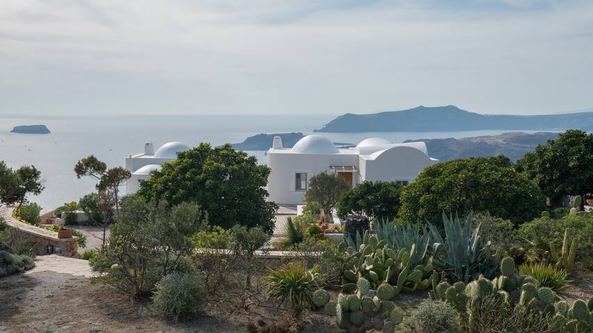 The Dome House Retreat – on the Caldera gallery image 2