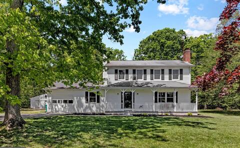 Country retreat farmhouse close to DC/DMV