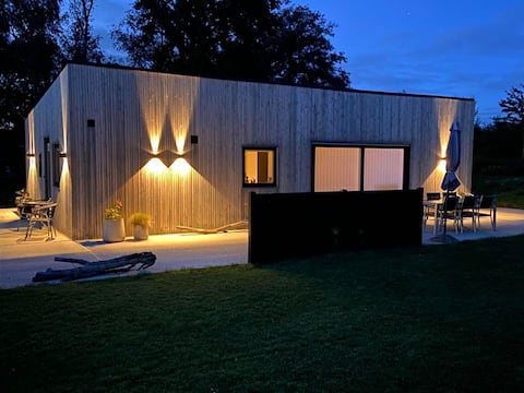 New/cozy cottage with a wild outdoor hot tub