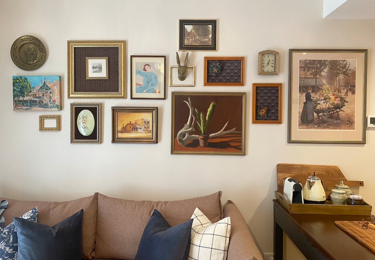 Successful Airbnb property: CBD city apartment on Collins St in Melbourne